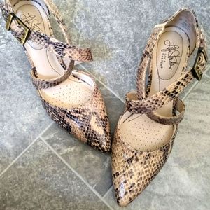 NWOT! Faux Snakeskin Low Heel